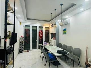 Bán nhà  hoàng quốc việt  phân lô  ô tô 7 chỗ đỗ cửa  30m2 x 5 tầng / giá 7,6 tỷ