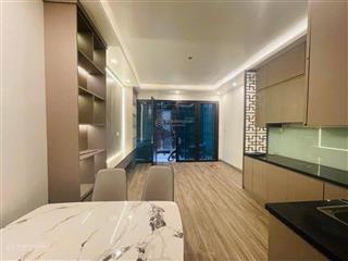 Cần bán gấp nhà  mỹ đình  dân xây  ngõ thông thoáng  gần sân bóng 30m2  5 tầng  mt 3,9m
