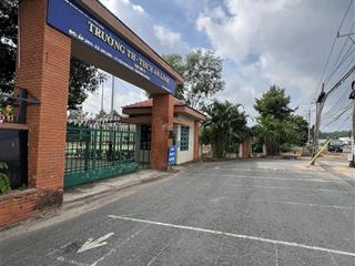 Tôi cần bán miếng đất đối diện trường học , phú giáo , bình dương . 250m2  đúng giá 460tr , shr