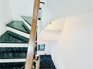 Nhà mới đẹp lạc long quân5 tầngsát phố8,x tỷ