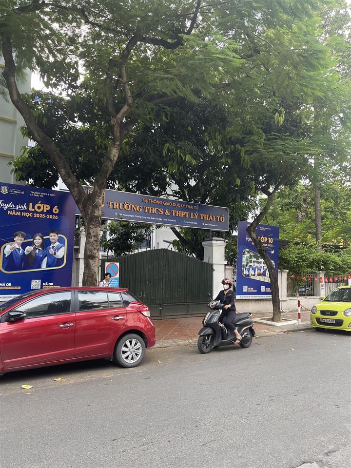Vị trí không thể đẹp hơn  phố nguyễn thị định  vỉa hè 2 bên  cách phố 10m, 145m2 x 5t, mt 8.6m