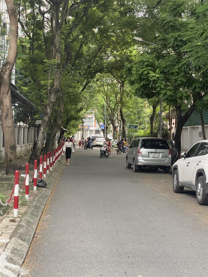 Vị trí không thể đẹp hơn  phố nguyễn thị định  vỉa hè 2 bên  cách phố 10m, 145m2 x 5t, mt 8.6m
