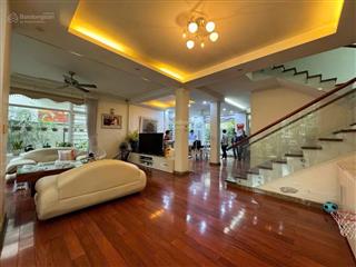 Bán biệt thự sân vườn pháp vân, vip, hàng xóm toàn cán bộ cấp cao, 286m2, chỉ 5x tỉ