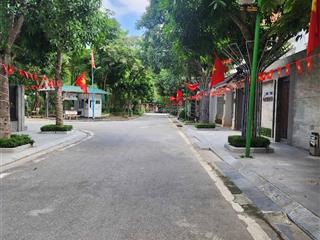 Biệt thự cao cấp sân vườn  mặt vườn hoa sân chơi  ngay sảnh mặt tiền tổ hợp cc cao cấp melory
