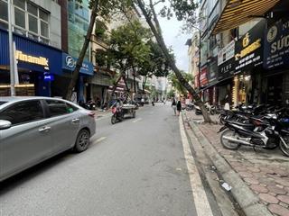 Đẳng cấp mặt phố  mặt tiền quyền lực  vỉa hè đá bóng  kinh doanh bất chấp