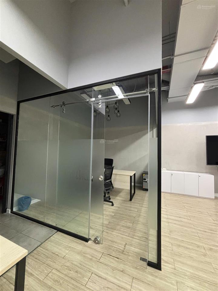 Cho thuê văn phòng  diện tích 135.35m2  quận 10