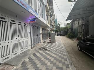 Hoàng quốc việt. phân lô công an  vỉa hè 5m  tương lai view công viên
