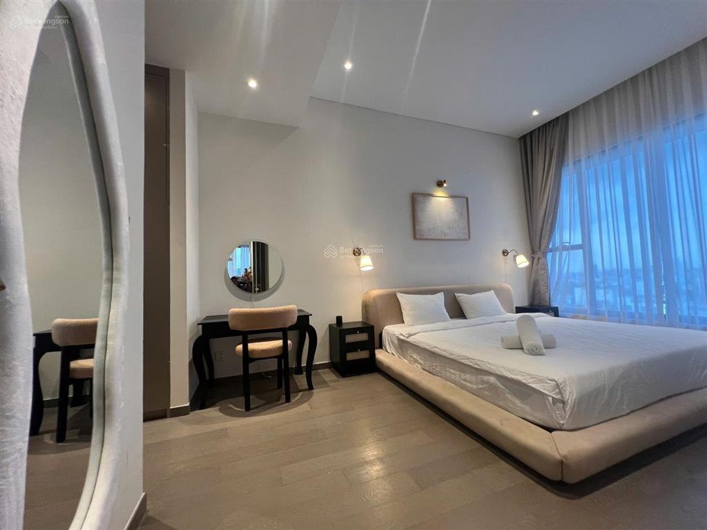 Bán căn hộ the marq 4pn  145m2, private lift, nội thất đẹp, trần cao 6m, giá 35 tỷ đã có sổ hồng