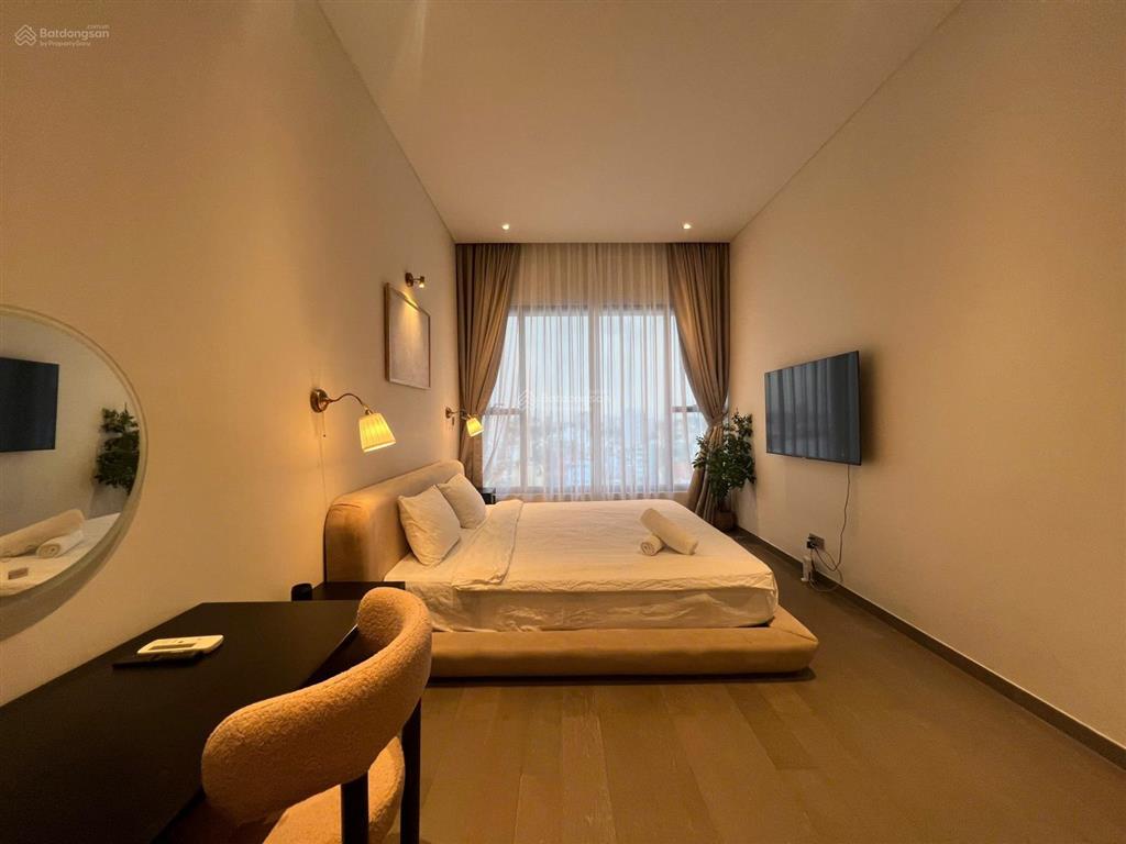 Bán căn hộ the marq 4pn  145m2, private lift, nội thất đẹp, trần cao 6m, giá 35 tỷ đã có sổ hồng