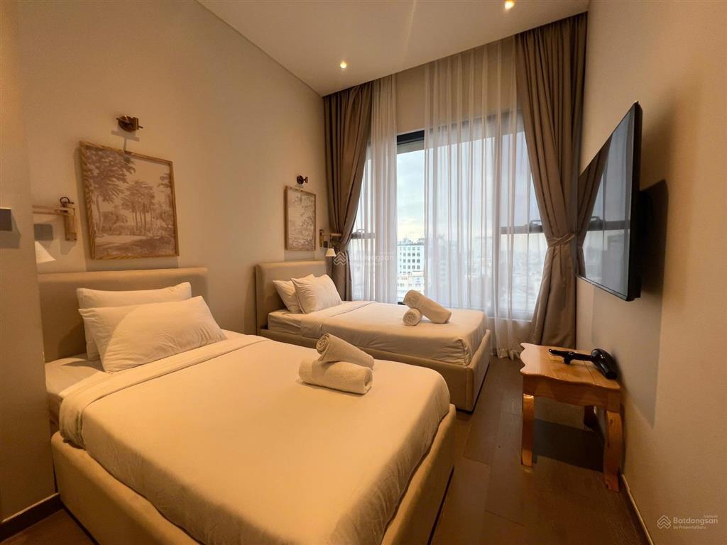 Bán căn hộ the marq 4pn  145m2, private lift, nội thất đẹp, trần cao 6m, giá 35 tỷ đã có sổ hồng