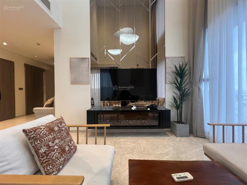 Bán căn hộ the marq 4pn  145m2, private lift, nội thất đẹp, trần cao 6m, giá 35 tỷ đã có sổ hồng