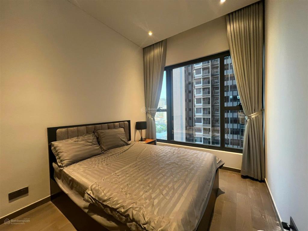 Cần bán chcc the marq 1 phòng ngủ, dt 51m2, full nt, giá 10.2 tỷ đã có sổ hồng, view lm81