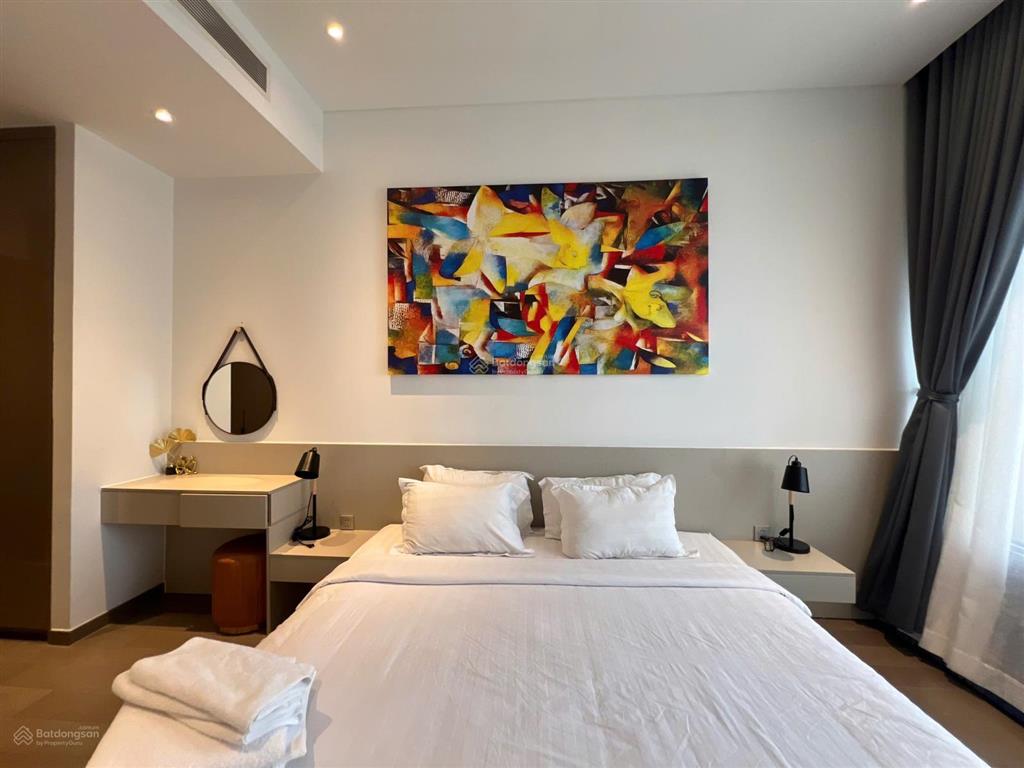 Cho thuê 4 phòng ngủ the marq quận 1, giá chỉ 77triệu, nội thất cao cấp, trần cao 6.9m