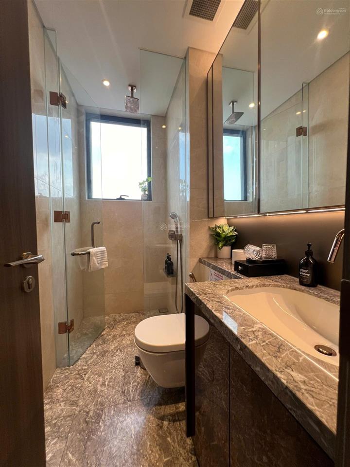 Cho thuê 4 phòng ngủ the marq quận 1, giá chỉ 77triệu, nội thất cao cấp, trần cao 6.9m