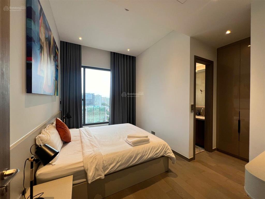 Cho thuê 4 phòng ngủ the marq quận 1, giá chỉ 77triệu, nội thất cao cấp, trần cao 6.9m