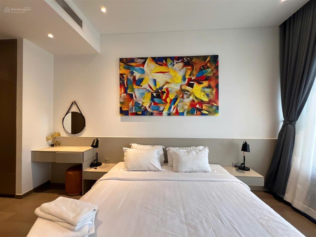 Cho thuê 4 phòng ngủ the marq quận 1, giá chỉ 77triệu, nội thất cao cấp, trần cao 6.9m