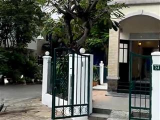 Cho thuê căn góc 3 mặt tiền khu biệt thự compound pmh, 171m2, 9,5x18m,4pn, 1lv, 3 tầng, s.vườn 36tr