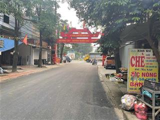 Bán đất đã sẵn cửa hàng chỉ việc kinh doanh tại trục đường chính thôn 7 phú cát . diện tích 65m2