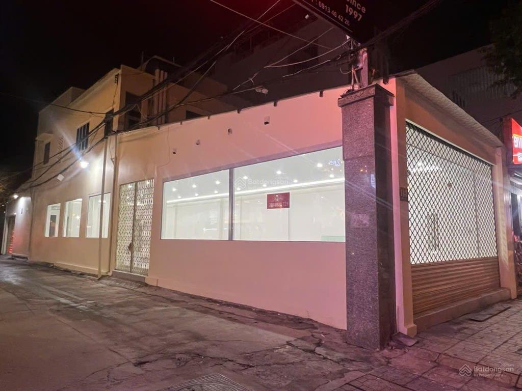 Bán, cho thuê nhà 2 mt nguyễn t.m. khai