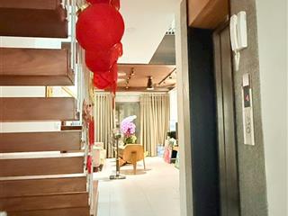 Cần bán nhà mới hxh lê văn sỹ  nhà 5 tầng, có thang máy, full nội thất. giá bán 15.5 tỷ tl