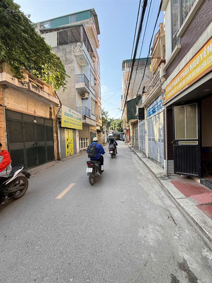 Nhà dân xây 3 thoángphân lô ô bàn cờ mặt tiền 14,5m.