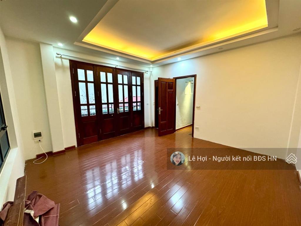 Bán tòa văn phòng phố hoàng văn thái, quận thanh xuân, dt 42m2*5 tầng thông sàn, phân lô oto tránh