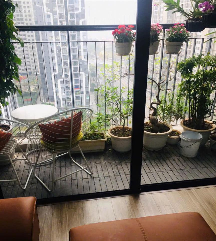 Gia đình mình bán căn góc 3pn + 2vs 102,7m2 giá 7,25tỷ ngang đập thông rộng nhất dự án, tầng trung