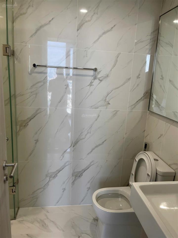 Chính chủ bán gấp căn 2n + 2vs khu cao cấp masteri. giá 6,45 tỷ, tầng trung view công viên hồ