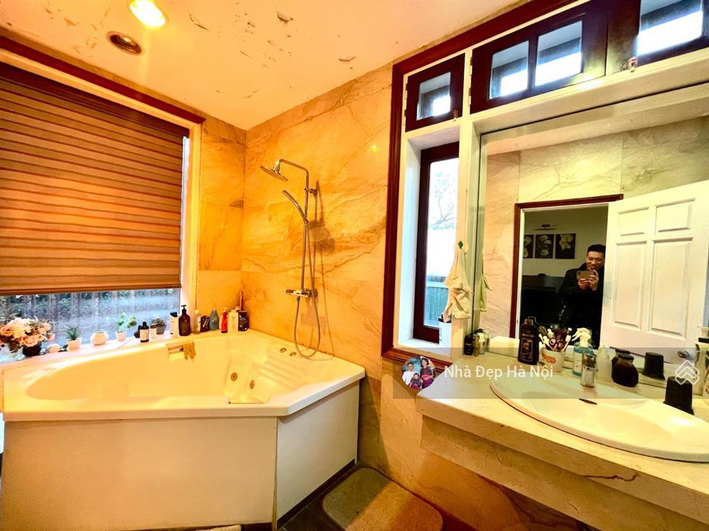 Bán siêu biệt thự ,trung tâm bán đảo linh đàm, 105 tỷ, 270m2 . duy nhất 1 căn cho giới siêu vip.