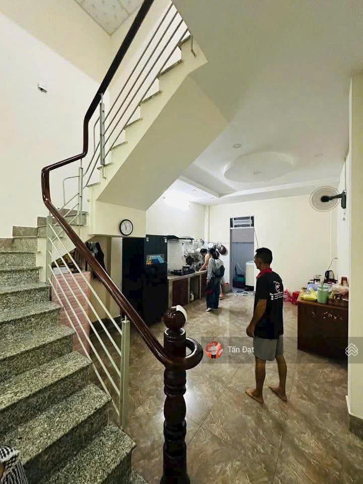 Nhà đẹp 2 tầng hẻm 5m ôtô tới nhà cách mt 50m, gần metro, ngã tư thủ đức giá chỉ hơn 6 tỷ