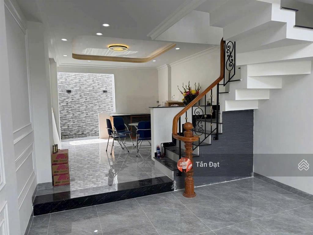 Nhà mới 100% 4 tầng đường số 40 hbc đường nhựa 7m sổ hồng riêng hoàn công đầy đủ