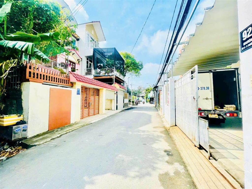 Đất đẹp 82triệu/m2, đất 2 oto tránh nhau  trường thọ  thủ đức  cách ga metro 800m