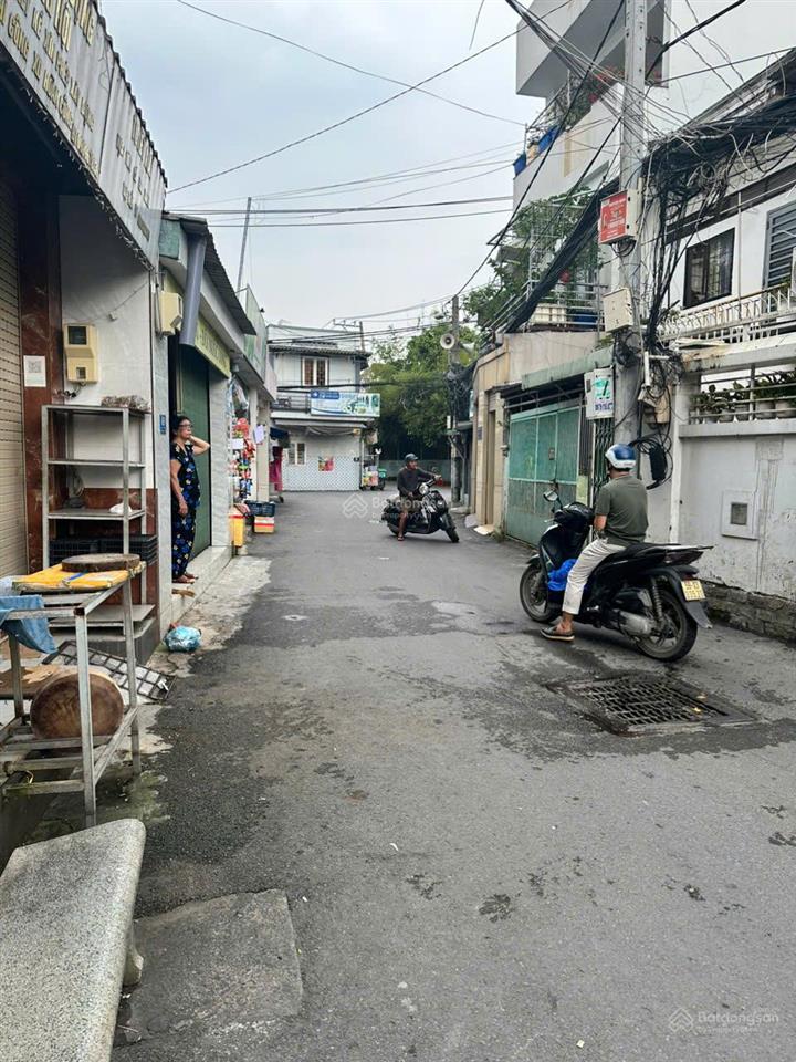 Nhà 3 tầng mặt tiền đường 11 tỷ thuận tiện kinh doanh ngay trung tâm tiệc cưới white place