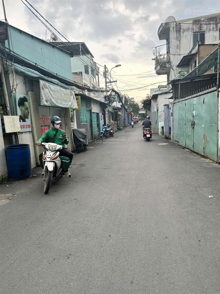 Nhà 3 tầng mặt tiền đường 11 tỷ thuận tiện kinh doanh ngay trung tâm tiệc cưới white place