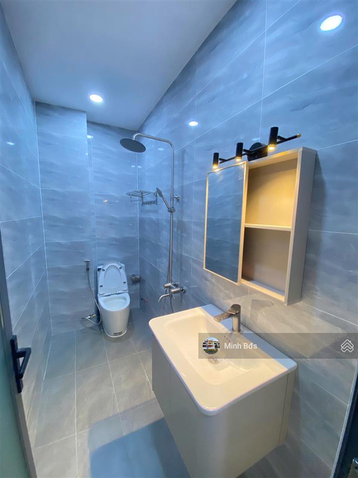 Nhà góc 2 mặt tiền đúc 5 tấm 4,5x12m đường nhựa 8m kdc cao cấp hương lộ 2 giáp bờ kênh tham lương