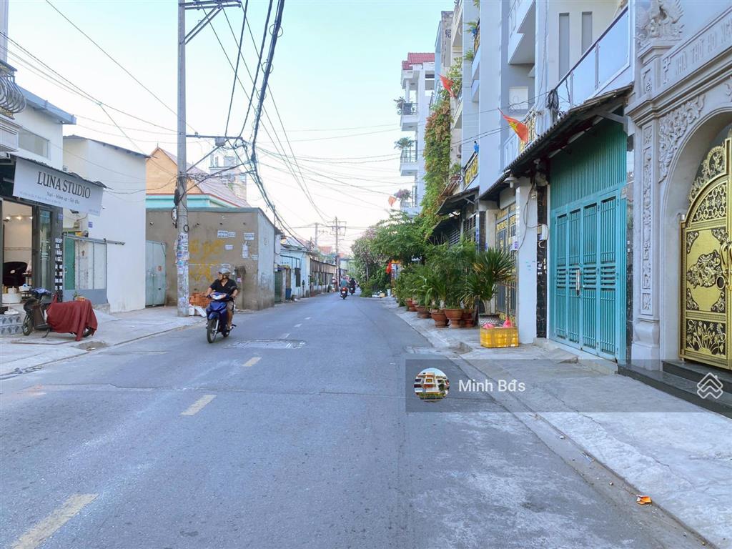 Nhà mặt tiền đường nhựa 10m hương lộ 2 đúc 5 tấm, có thang máy 4x16m full nội thất giáp q. tân phú