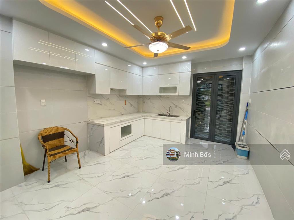 Nhà mới 4,5 tấm, 4x14m đường nhựa 8m thông thoáng khu tái định cư, tiện ích đầy đủ chỉ 5 phút