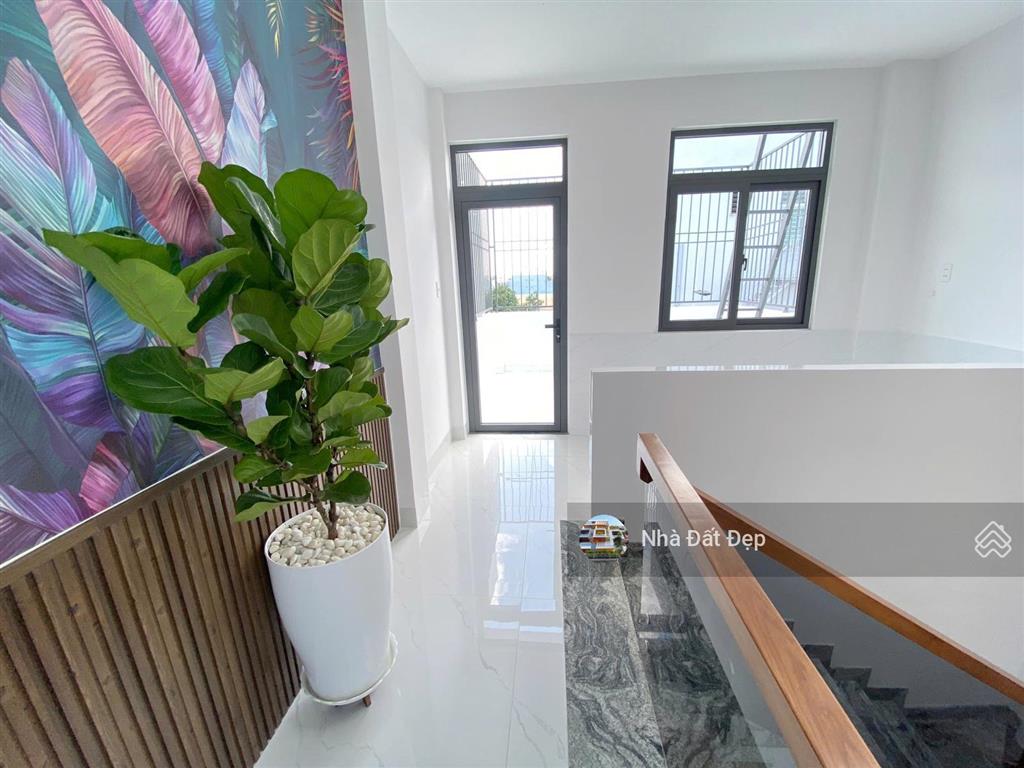 Nhà xây mới 5 tấm full nội thất, 4x16,5m hẻm đẹp 7m đường mã lò gần trường học, ubnd phường