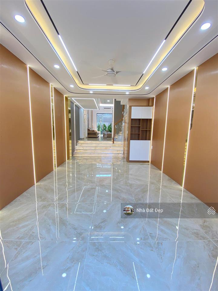 Nhà mới có thang máy 5 tấm full nội thất 4x20m. hẻm 10m đường lê trọng tấn giáp aeon tân phú