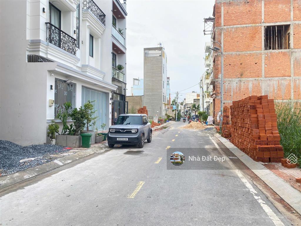 Nhà mới khu đồng bộ cao cấp 5 tấm, 4x16m, đường nhựa 8m hương lộ 2 giáp bờ kênh tham lương