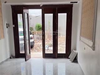 Bán nhanh căn góc 5 tầng ngõ 281 phú diễn, sát ngay ub phường, trạm y tế, nhà đẹp, có thang máy