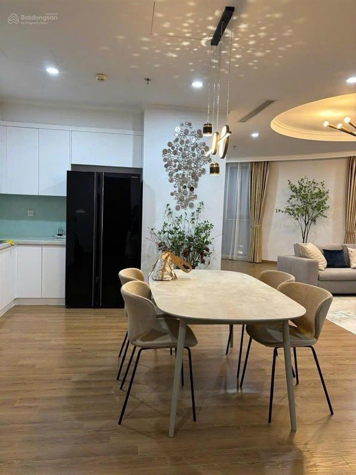Cho thuê căn 3 phòng ngủ 20 triệu/tháng royal city đầy đủ nội thất nhà đẹp sạch sẽ,  0985 676 ***