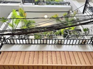 Ô tô đỗ cổng  6 tầng  3mặt thoáng hoàng mai 10.2 tỷ