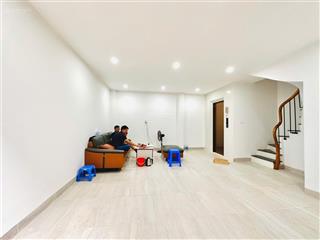 Bán nhà mới xây cát linh, dt 37m2 x 7tầng, mt 4.6m, có thang máy. giá bán 14.6tỷ. ngõ cách phố 50m