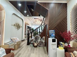 Mặt phố nguyễn văn linh, 50m2 4 tầng  16 tỷ, đoạn trung tâm phố, sổ vuông đẹp, kinh doanh sầm uất