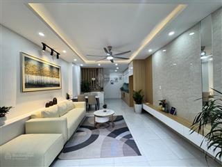 Bán nhà phố bồ đề 33m2  5 tầng  3 phòng ngủ  hơn 10 tỷ, ô tô, gần hồ, 500m bệnh viện tâm anh
