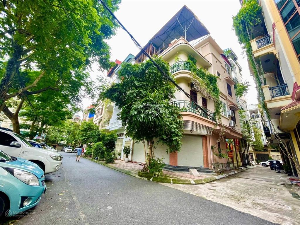 Biệt thự hồng hàlô góc 3 mặt tiềnmặt đường nhựa 10m, 4 ô tô đỗ cửađẳng cấp