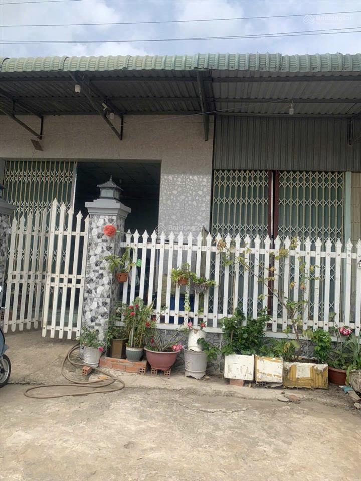 Bán nhà mặt tiền ô tô 2 chiều đối diện công viên nước 2 tỷ