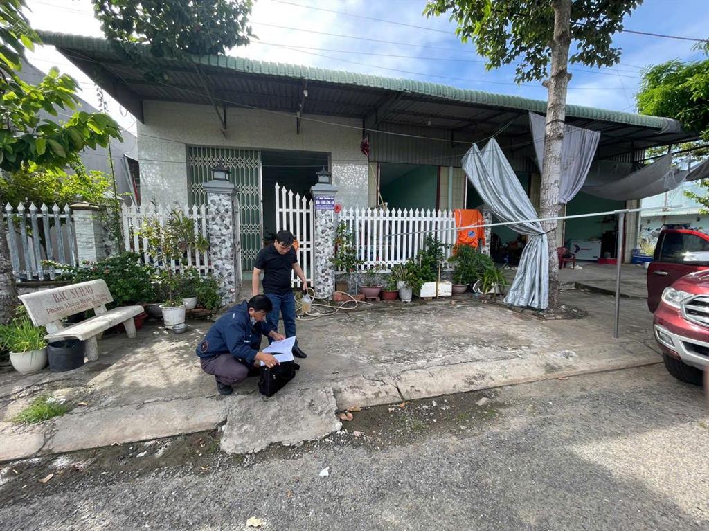 Bán nhà mặt tiền ô tô 2 chiều đối diện công viên nước 2 tỷ