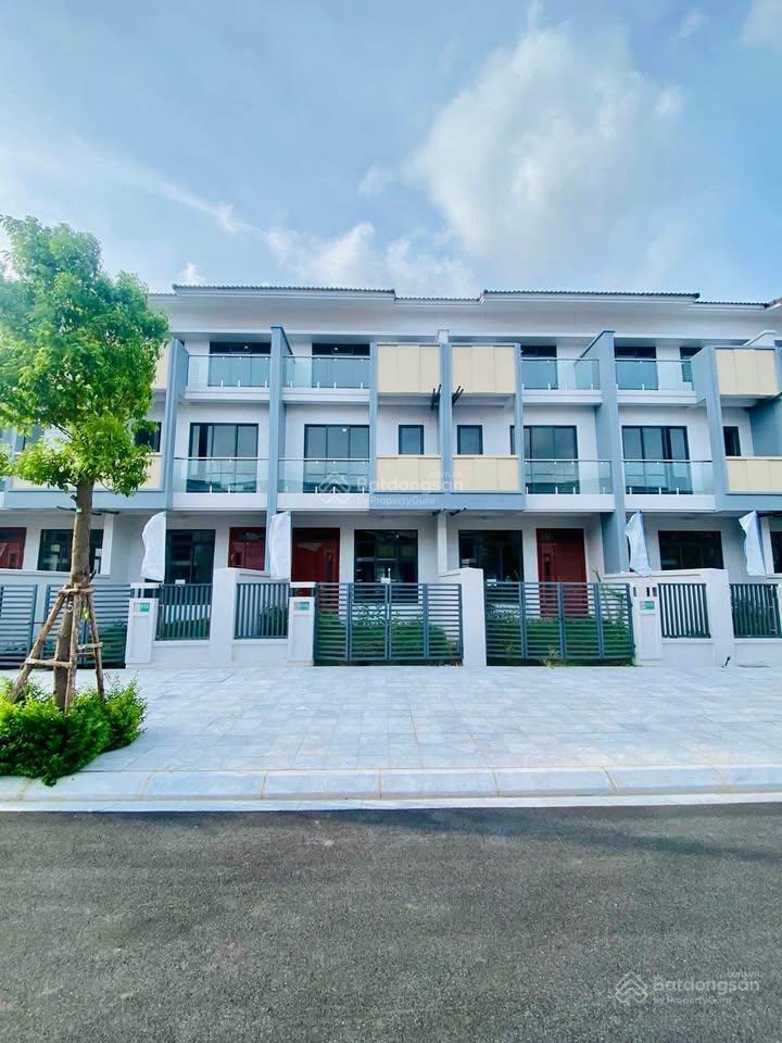 Bán gấp căn 110m2 sapphire gem 3,5 tầng, trục 21m ngay cổng trường mẫu giáo quốc tế, giá hời